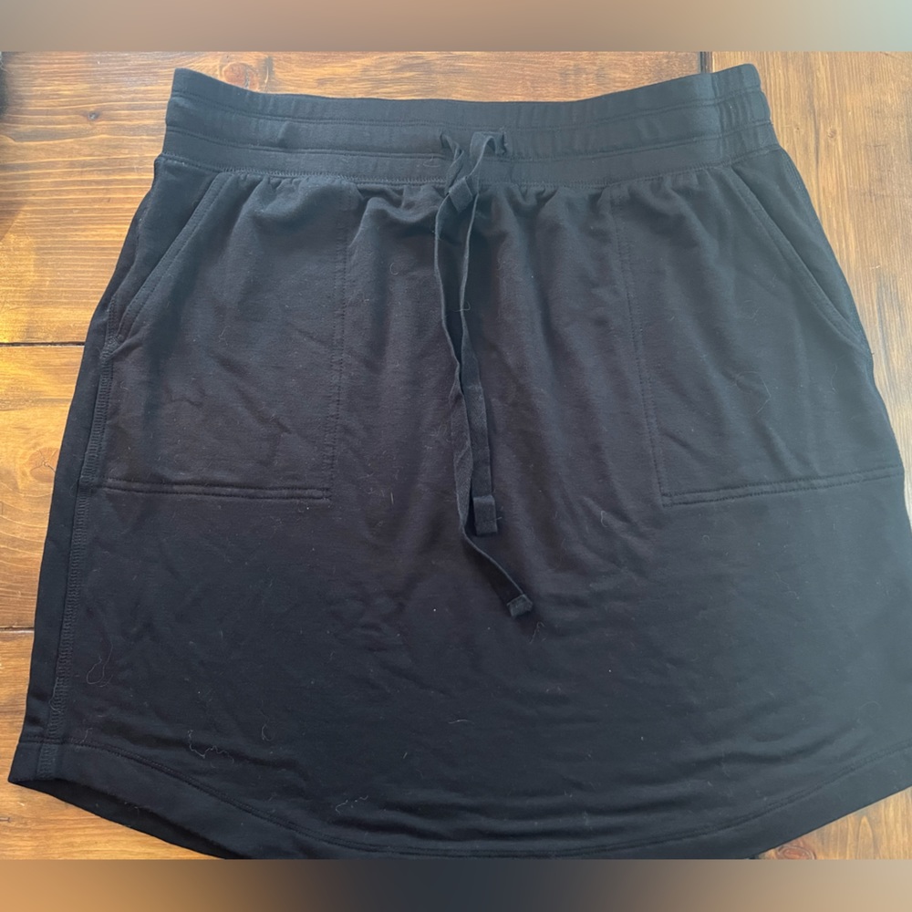 Lou and grey LOFT black skirt